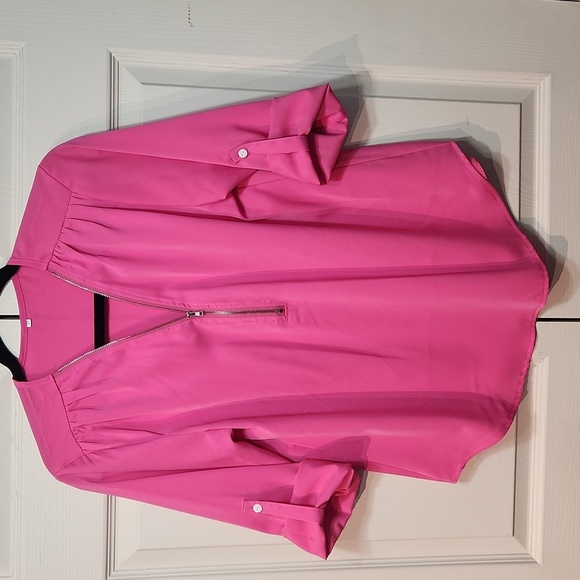 Pink Round Neck 1/2 zip Blouse size Medium - Picture 2 of 6